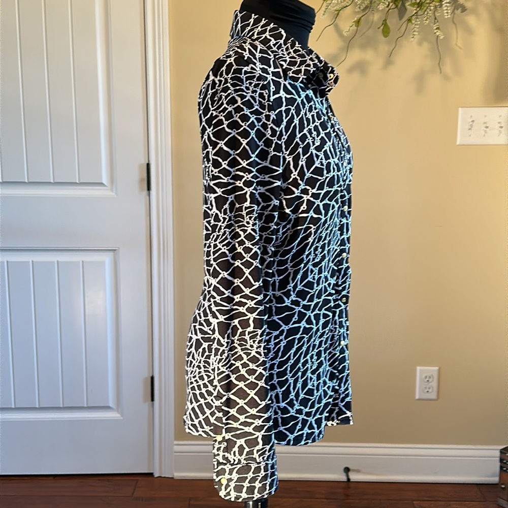 Black & White Printed Long-Sleeve Button-Up Shirt - Picture 3 of 13